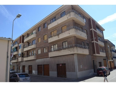 Venta Piso Ciudad Rodrigo. Piso de cuatro habitaciones en Calle LAZARILLO DE TORMES 8. A reformar tercera planta con terraza