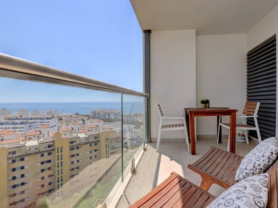 Venta Piso Estepona. Piso de tres habitaciones