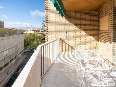 Venta Piso Granada. Piso de cuatro habitaciones Quinta planta con terraza