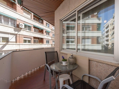 Venta Piso Granada. Piso de cuatro habitaciones Segunda planta con terraza