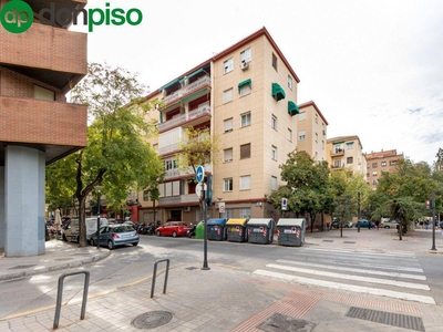 Venta Piso Granada. Piso de tres habitaciones en Melchor Almagro. Segunda planta