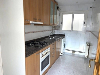 Venta Piso Granollers. Piso de dos habitaciones en Carrer de Roger de Flor. Buen estado tercera planta