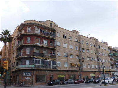 Venta Piso Molina de Segura. Piso de tres habitaciones en Avenida Industria. A reformar cuarta planta con terraza