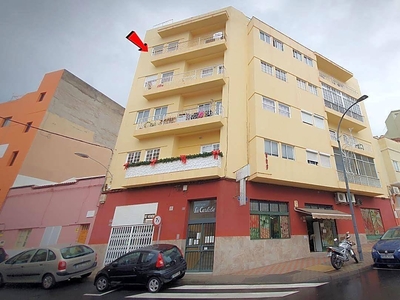 Venta Piso Santa Cruz de Tenerife. Piso de tres habitaciones en Calle Mencey Beneharo. Cuarta planta con balcón