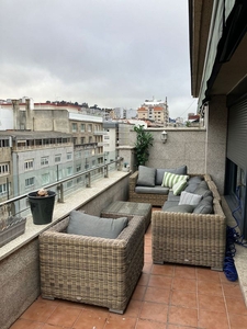 Alquiler de piso en Areal – Zona Centro de 4 habitaciones con terraza y garaje