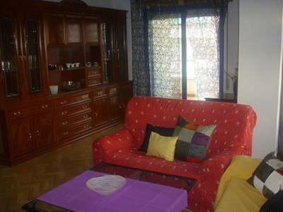 Alquiler de piso en Marianistas - AVE de 3 habitaciones con terraza y muebles