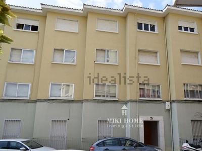 Piso en alquiler en Barbastro de 3 habitaciones con muebles y calefacción