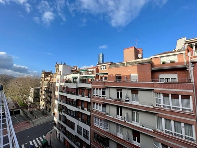 Piso en alquiler en calle Colón de Larreátegui de 3 habitaciones con terraza y garaje