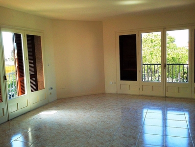 Piso en alquiler en Centre - Figueres de 3 habitaciones con terraza y garaje