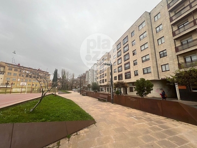 Piso en alquiler en Centro - Burgos de 3 habitaciones con garaje y calefacción