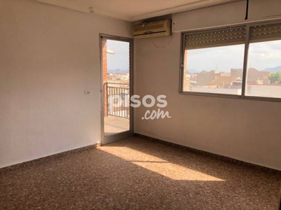 Piso en venta en Avenida del Primero de Mayo