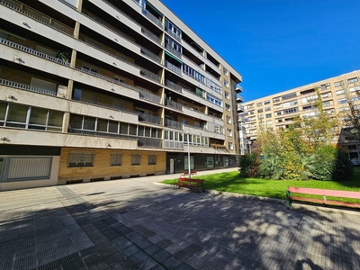 Piso en venta en calle Alfonso El Batallador de 3 habitaciones con terraza y balcón