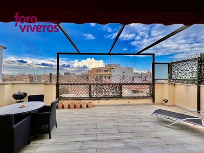 Venta de ático en Mestalla de 2 habitaciones con terraza y balcón