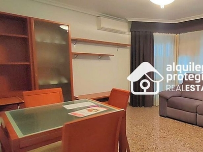 Piso en venta en Ensanche - Diputación de 2 habitaciones con terraza y garaje
