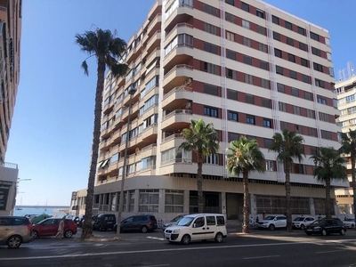 Venta de piso en Centro - Torrevieja de 3 habitaciones con terraza y garaje