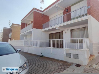 Casa adosada de alquiler en Calle Islas Canarias, Islas Menores - Mar de Cristal