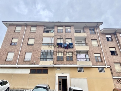 Piso en venta en Barrio Requejada