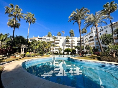 Apartamento en venta en Atalaya-Isdabe, Estepona, Málaga