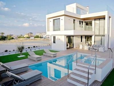 Casa en venta en Los Balcones, Alicante