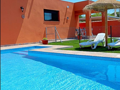 Estupenda casa con piscina privada en Roche (Conil