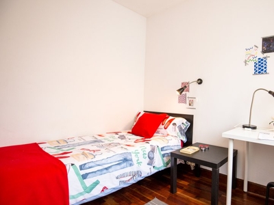 Gran habitación en apartamento de 3 dormitorios en Deusto, Bilbao