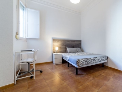 Acogedora habitación en un apartamento de 7 dormitorios, Ciutat Vella, Valencia