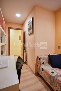 Apartamento con 3 habitaciones con calefacción en Cornellà de Llobregat