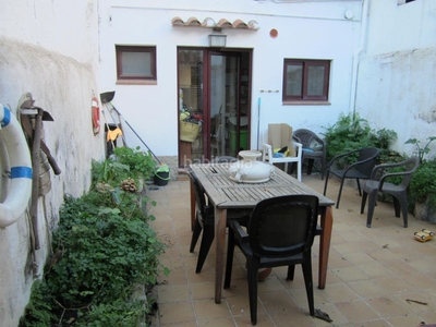 Casa de pueblo situada en pleno centro en Eixample Sant Feliu de Guíxols