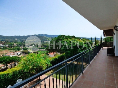 Casa propiedad con bonitas vistas a las viñas en Alella