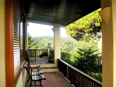 Casa magnífica torre con piscina y pano rámica insuperable en Vallgorguina