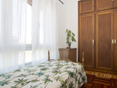 Gran habitación en apartamento de 4 dormitorios en Carabanchel, Madrid