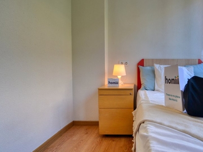 Habitación amueblada en apartamento de 4 dormitorios en Getafe, Madrid