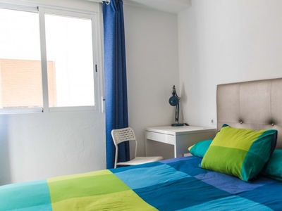 Habitación en apartamento de 4 dormitorios en El Pla del Real, Valencia