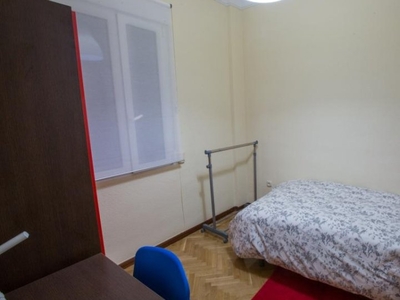Habitación luminosa en apartamento de 5 dormitorios en Retiro, Madrid