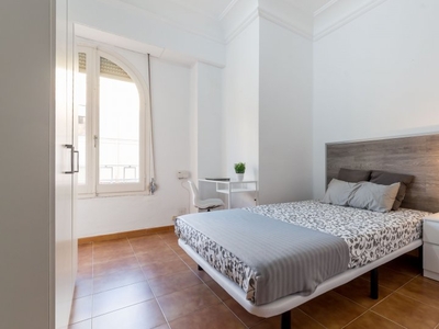 Habitación luminosa en apartamento de 7 dormitorios, Ciutat Vella, Valencia