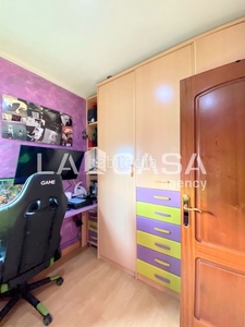 Piso con 3 habitaciones con ascensor en Llefià Badalona