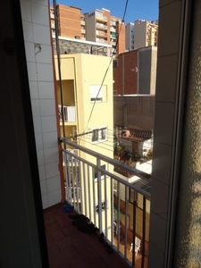 Piso con 3 habitaciones en Can Baró Barcelona