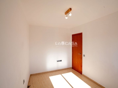 Piso hermoso piso reformado con balcon y todo exterior!!! en Hospitalet de Llobregat (L´)