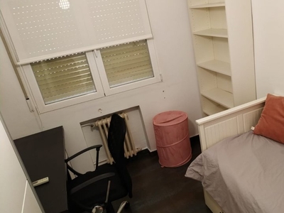 Se alquila habitación en piso de 3 dormitorios en Alcalá de Henares