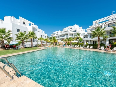 Apartamento en venta en El Paraiso, Estepona, Málaga