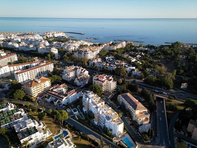 Apartamento en venta en Nueva Andalucia, Marbella, Málaga