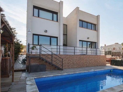 Chalet en venta en Castellet i la Gornal, Barcelona