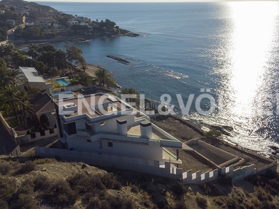 Moderna Villa frente al Mar con Vistas Únicas