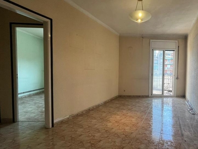 Piso en venta en Avinguda Meridiana, El Camp de l'Arpa del Clot