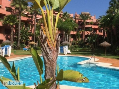 Apartamento de 3 dormitorios en alquiler en Marbella