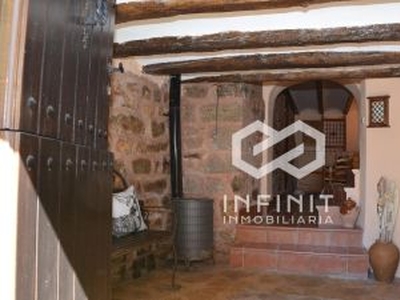 Casa en venta en Torres de Albarracin