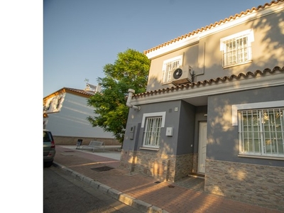 Excelente casa en Gelves a solo 7 kms de Sevilla, ...