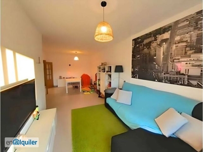 Exclusivo Alquiler en Les Casernes, Vilanova i la Geltrú: Amplio y Luminoso Apartamento de 3 Habitaciones con Balcón