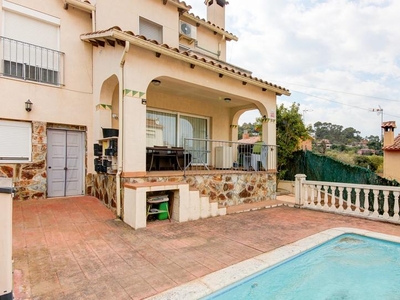 Casa adosada en venta en Avinguda Mas Llombart, Sant Fost de Campsentelles