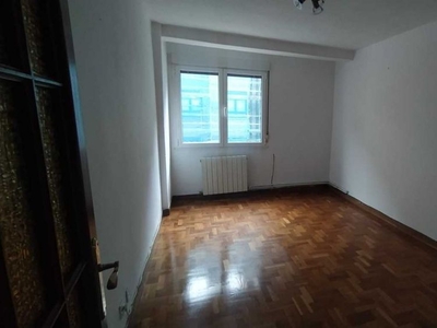 Piso en venta en Oviedo de 93 m²